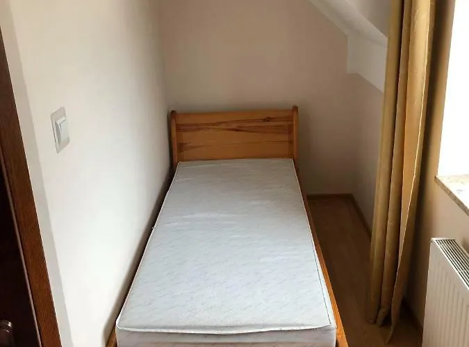 Goscinne Bursztynowa Rum i privatbostad Białogóra